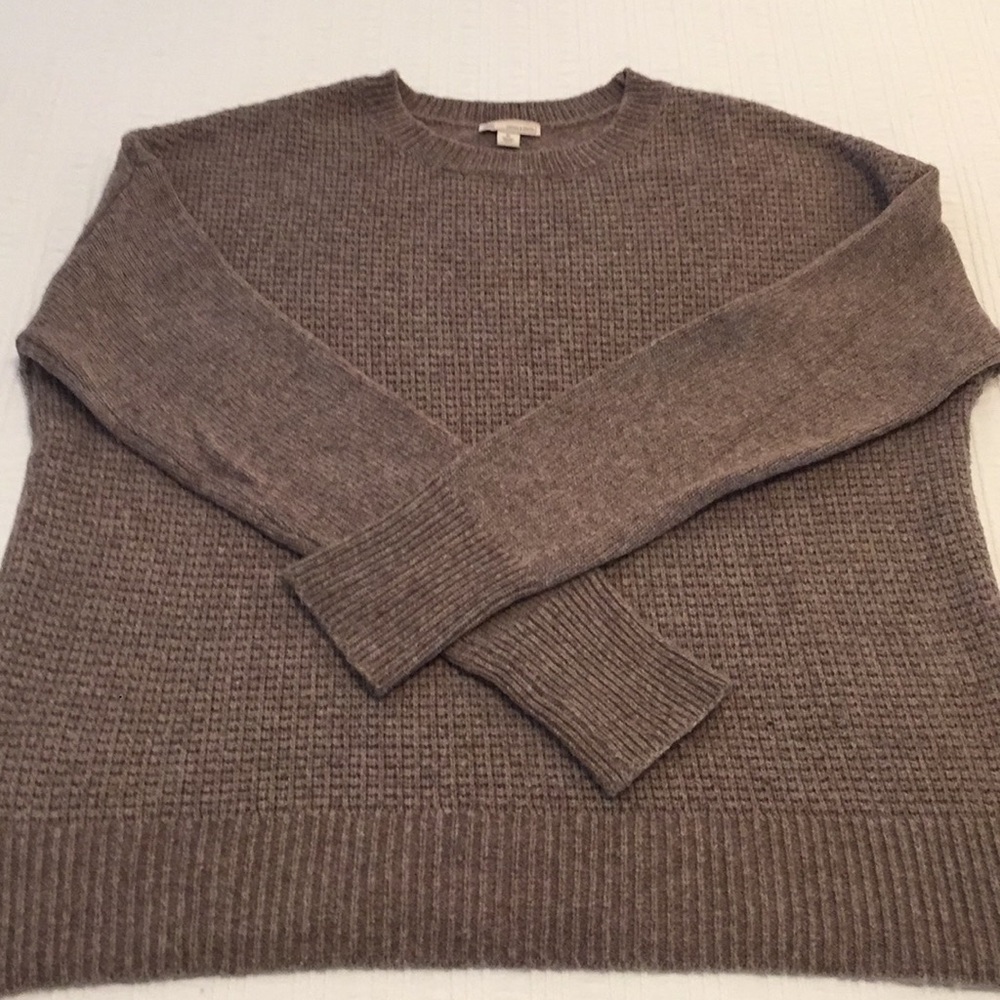 Gap sweater